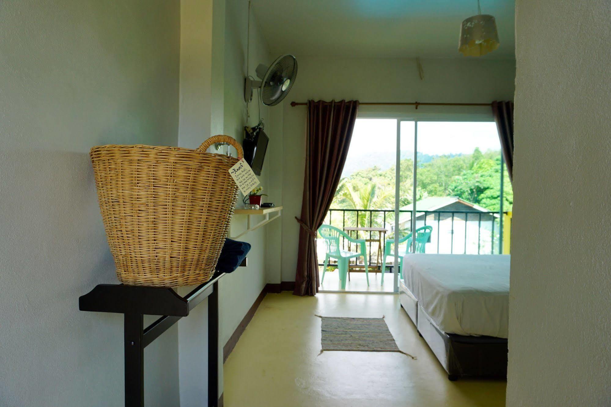Hotel Lom La Lanta Ko Lanta Exterior foto
