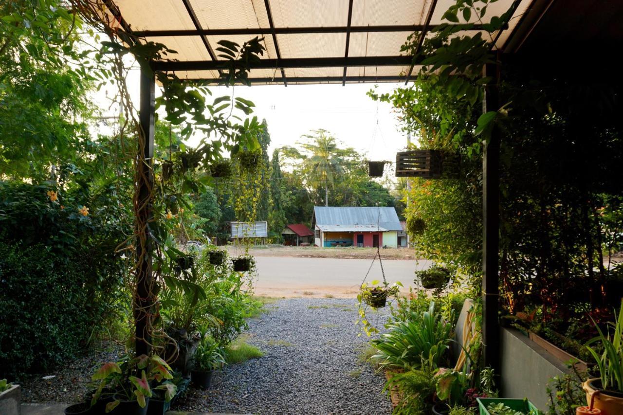 Hotel Lom La Lanta Ko Lanta Exterior foto